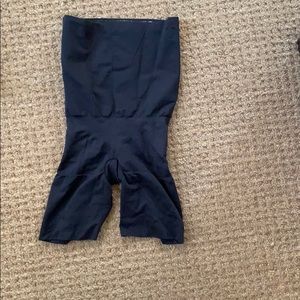 Assets by SPANX high waisted black short